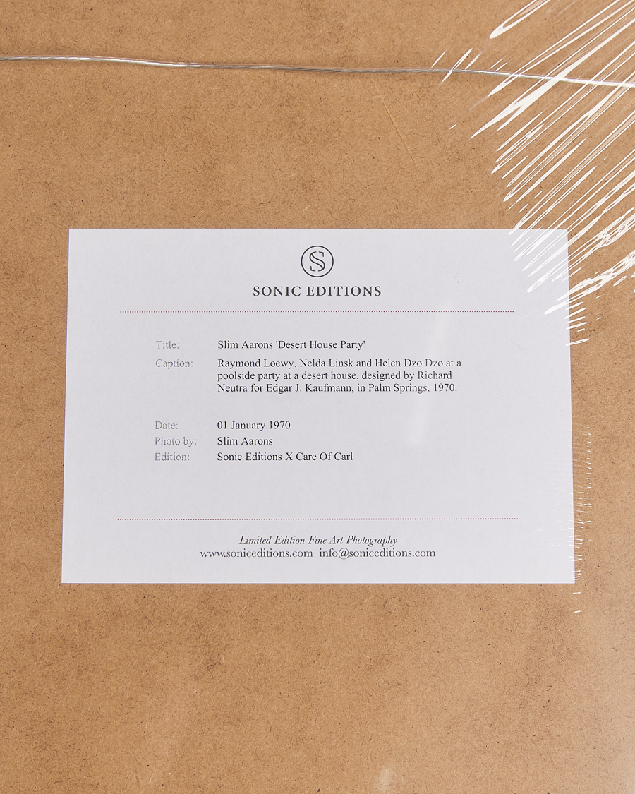 Heren | Posters | Sonic Editions | Framed Slim Aarons Desert House Party