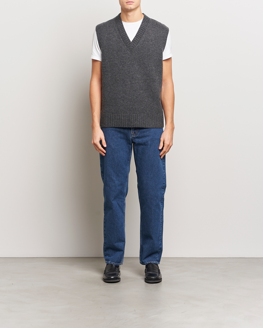 Heren | Truien | A Day's March | Wigtown Lambswool V-Neck Vest Charcoal