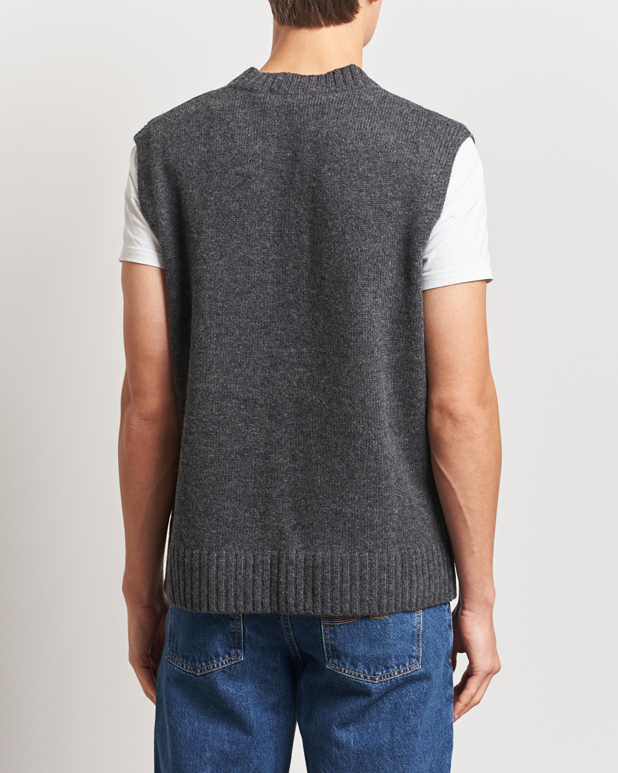 Heren | Truien | A Day's March | Wigtown Lambswool V-Neck Vest Charcoal