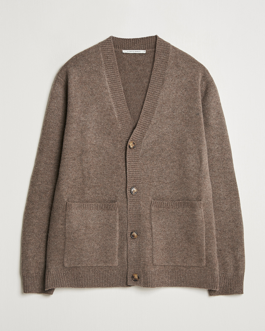 Heren | Truien | A Day's March | Jarrow Lambswool Cardigan Dark Taupe