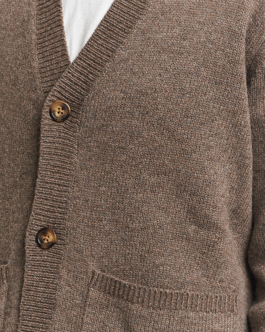 Heren | Truien | A Day's March | Jarrow Lambswool Cardigan Dark Taupe