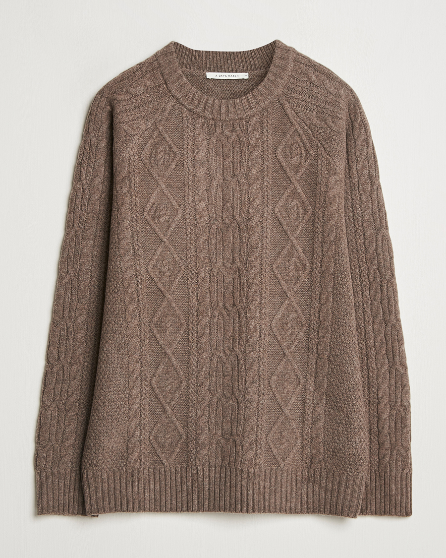 Heren | Truien | A Day's March | Atlas Aran Knit Lambswool Sweater Dark Taupe