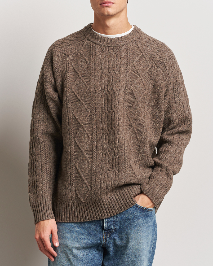 Heren | Truien | A Day's March | Atlas Aran Knit Lambswool Sweater Dark Taupe