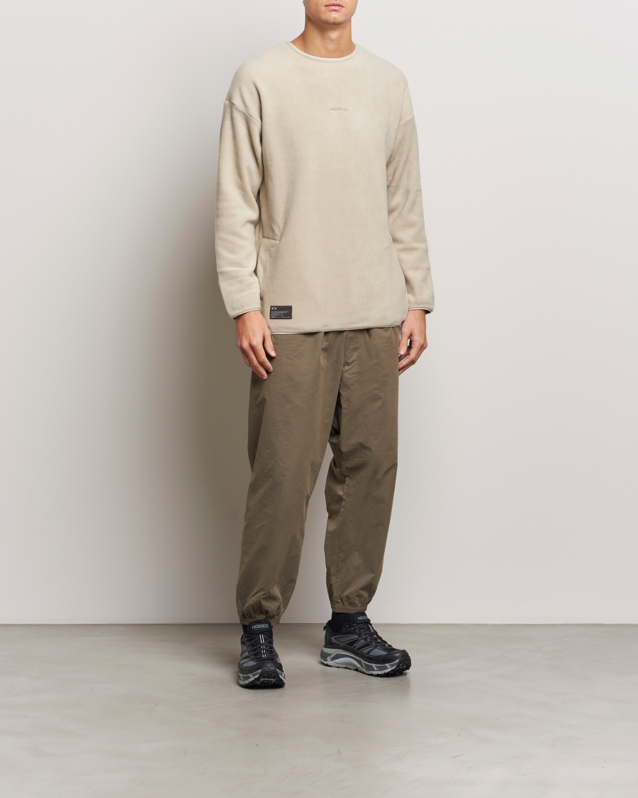 Heren | Truien | Oakley | FGL Micro Fleece Crew Desert Sand
