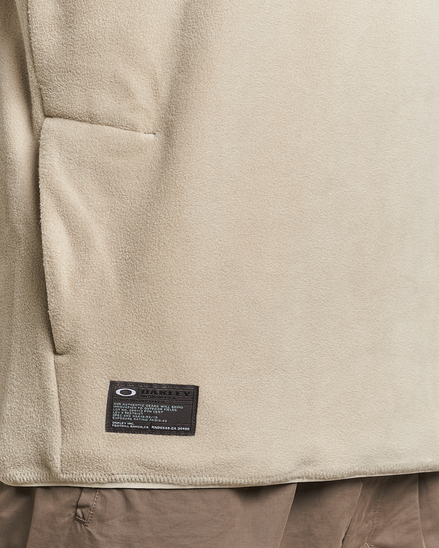 Heren | Truien | Oakley | FGL Micro Fleece Crew Desert Sand
