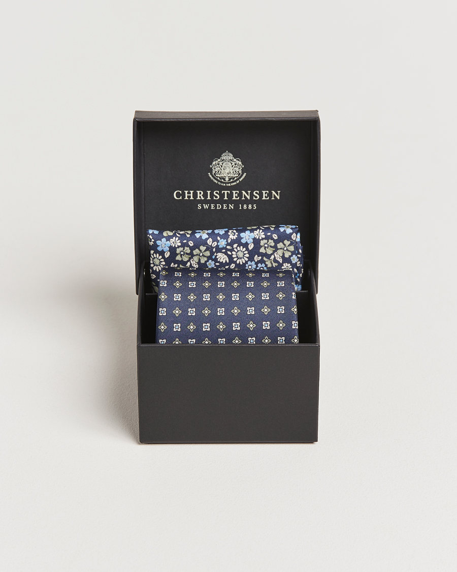 Heren | Amanda Christensen Box Set Printed Silk 8cm Tie With Pocket Square Navy | Amanda Christensen | Box Set Printed Silk 8cm Tie With Pocket Square Navy