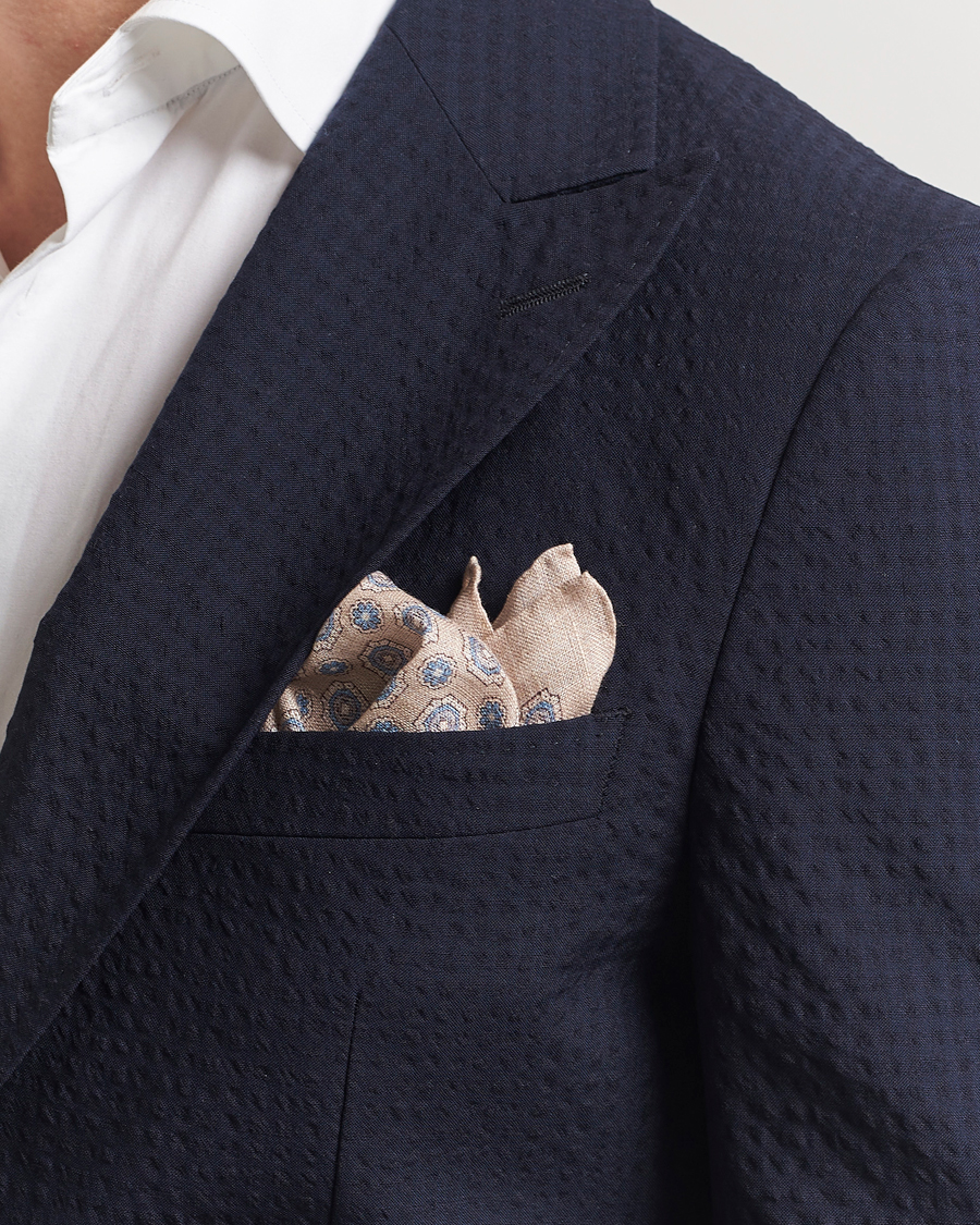 Heren | Pochets | Amanda Christensen | Linen Printed Medallion Pocket Square Sand