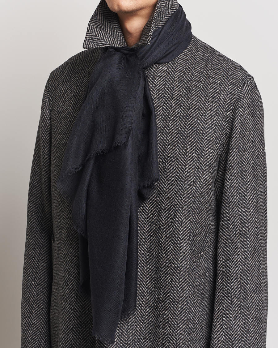 Heren | Piacenza Cashmere Chic Cashmere Scarf Navy | Piacenza Cashmere | Chic Cashmere Scarf Navy