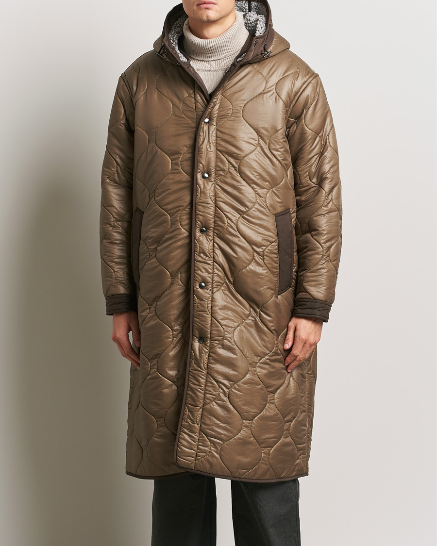Heren | Jassen | Woolrich | Quilted Coat Sherpa Lining by Todd Snyder Taupe