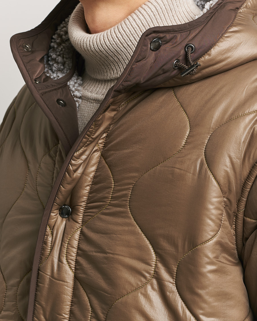Heren | Jassen | Woolrich | Quilted Coat Sherpa Lining by Todd Snyder Taupe