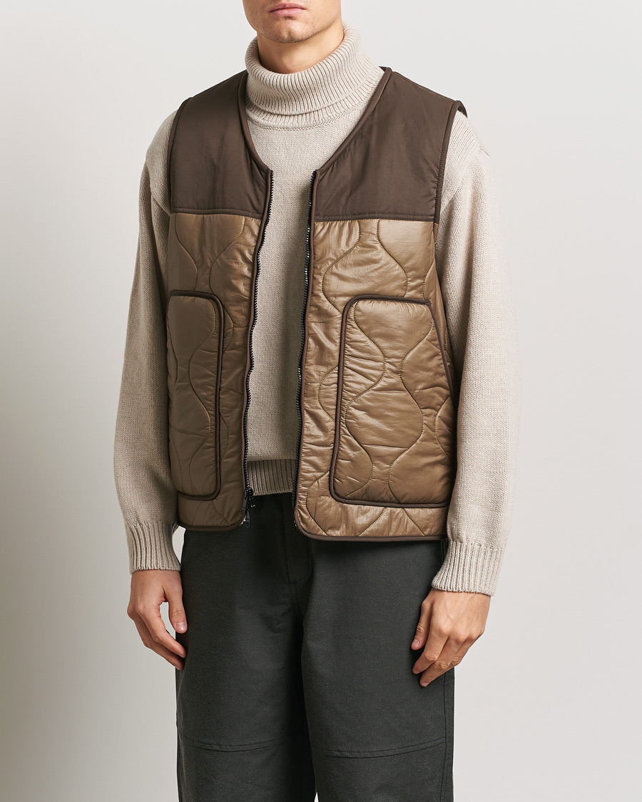 Heren | Jassen | Woolrich | Quilted Vest Sherpa Lining by Todd Snyder Taupe