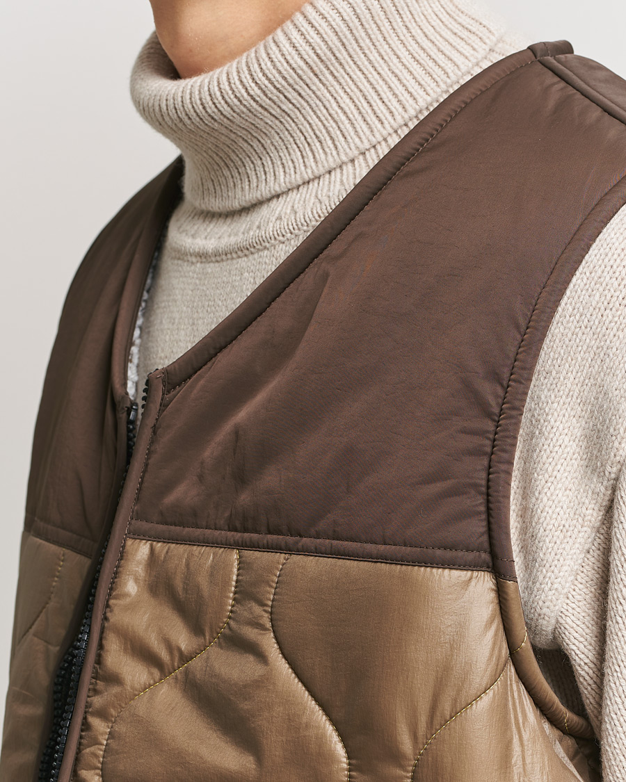 Heren | Jassen | Woolrich | Quilted Vest Sherpa Lining by Todd Snyder Taupe