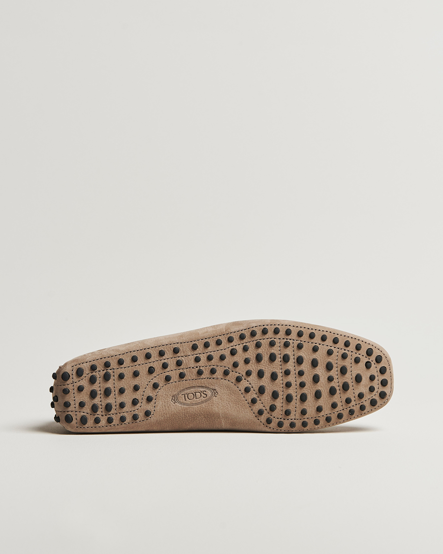 Heren | Tod's Lacetto Gommino Carshoe Taupe Nubuck | Tod's | Lacetto Gommino Carshoe Taupe Nubuck