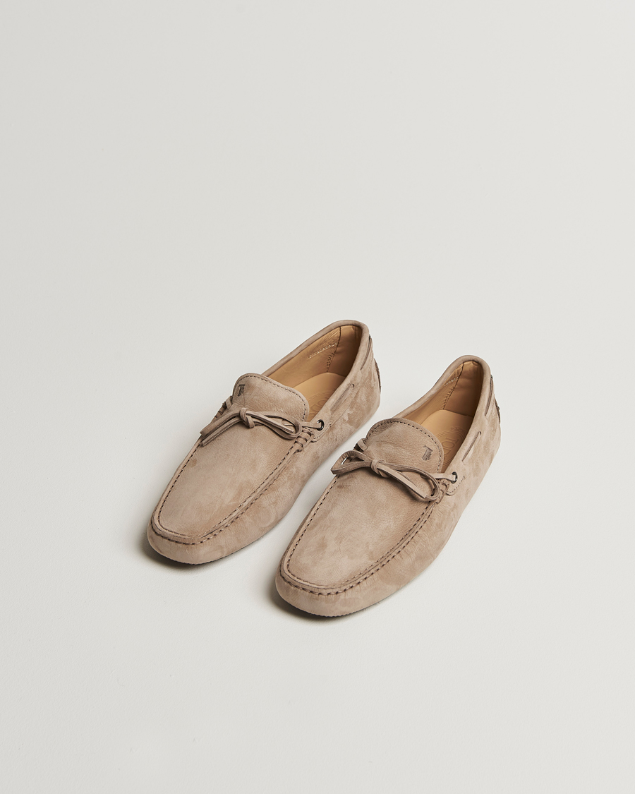 Heren | Tod's Lacetto Gommino Carshoe Taupe Nubuck | Tod's | Lacetto Gommino Carshoe Taupe Nubuck