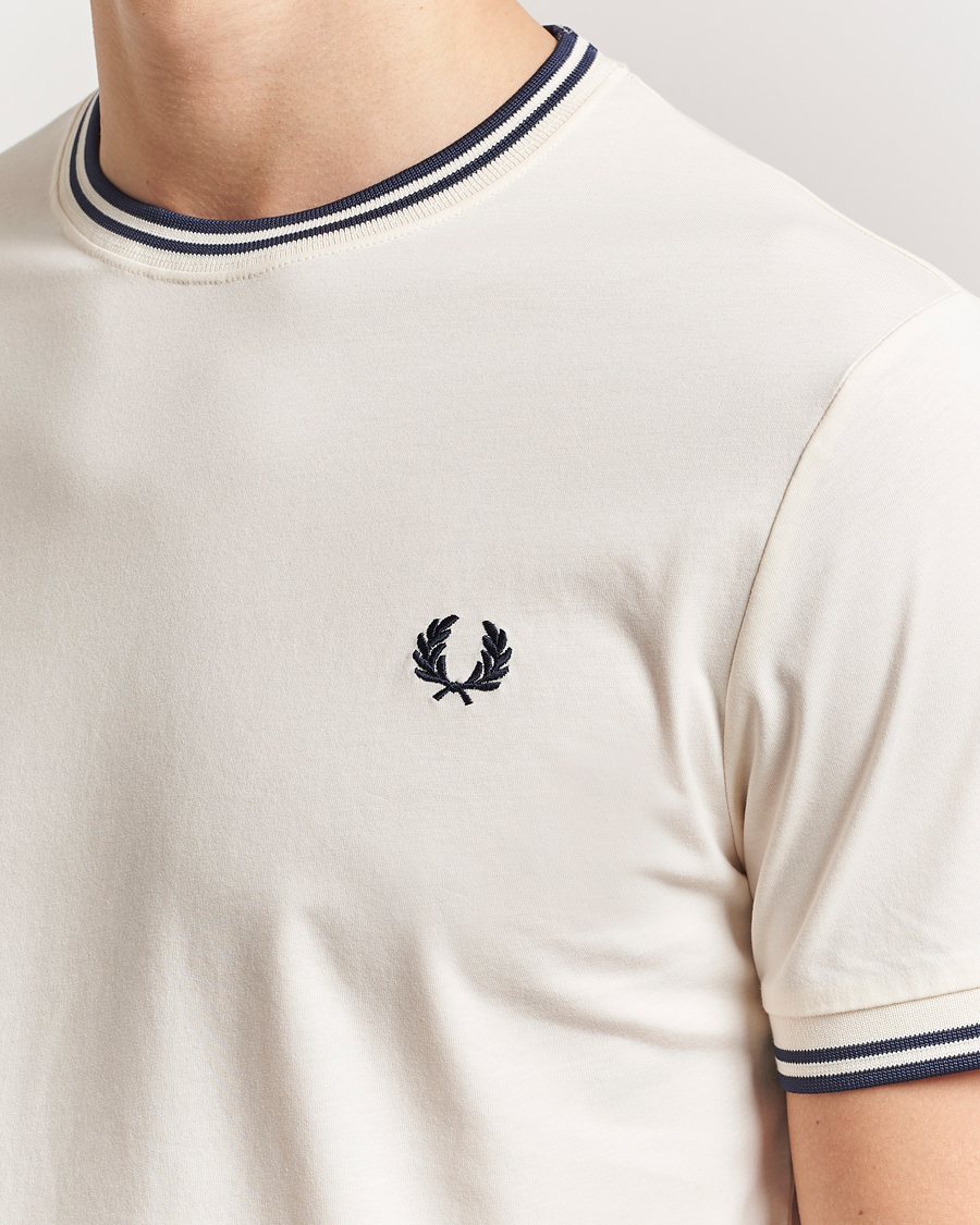 Heren | T-shirts | Fred Perry | Twin Tipped T-Shirt Ecru