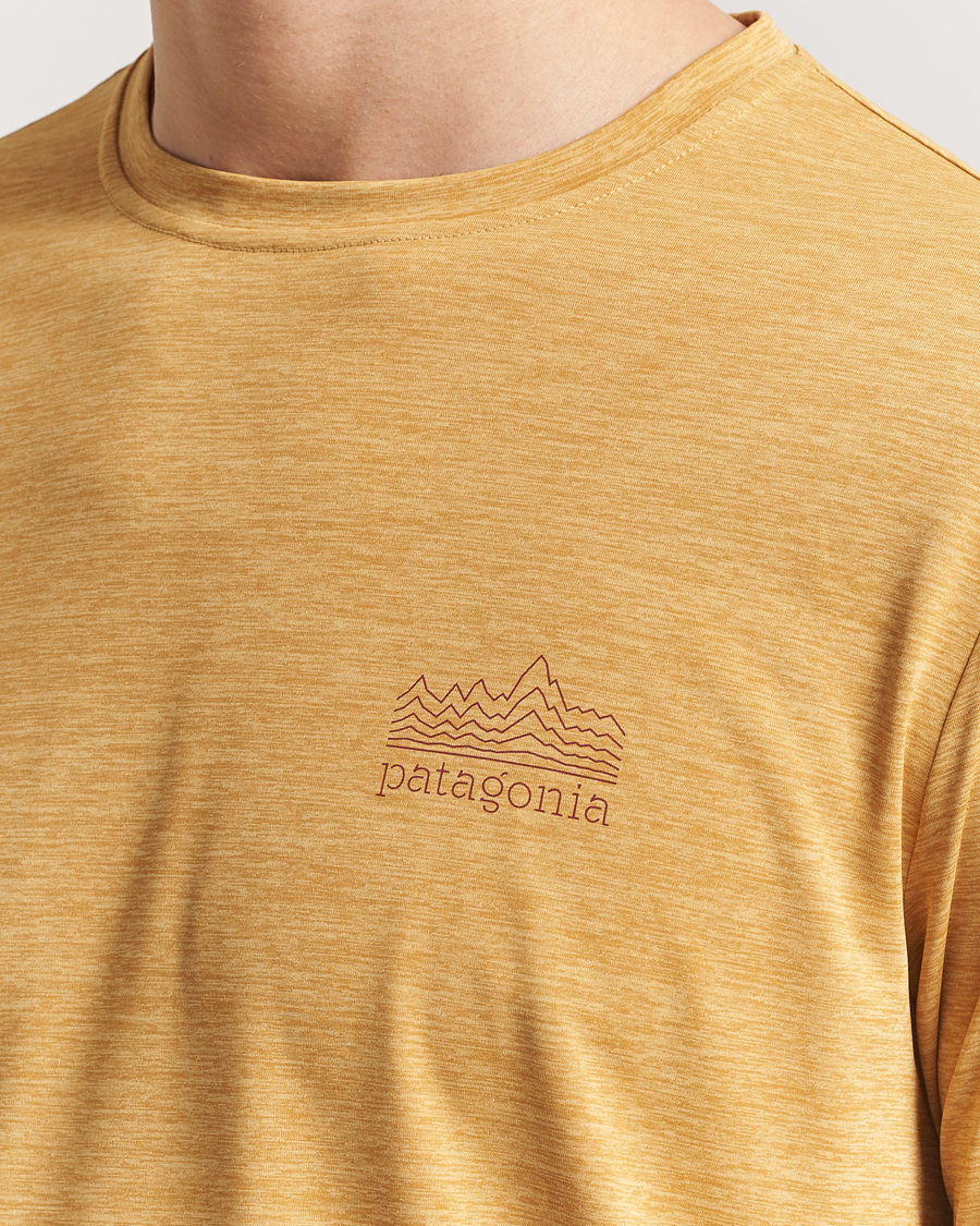 Heren | T-shirts | Patagonia | Cap Cool Daily Graphic LS T-Shirt Beeswax