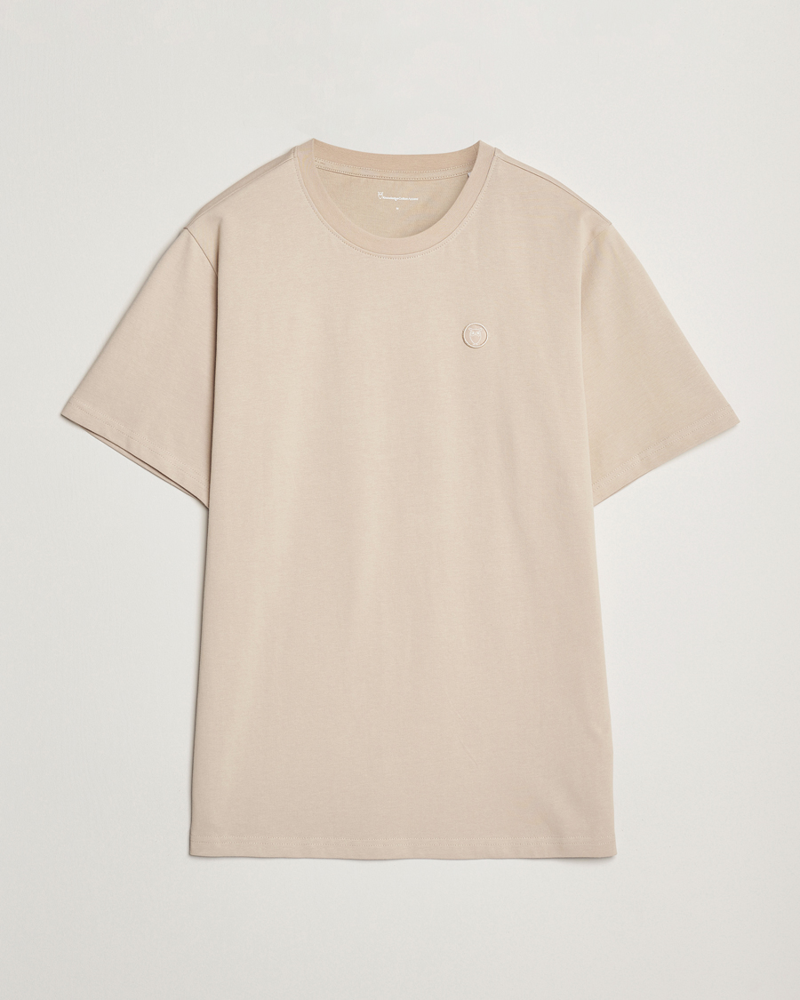 Heren | T-shirts | KnowledgeCotton Apparel | Loake Badge T-Shirt Beige