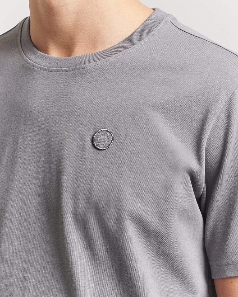 Heren | T-shirts | KnowledgeCotton Apparel | Loake Badge T-Shirt Grey