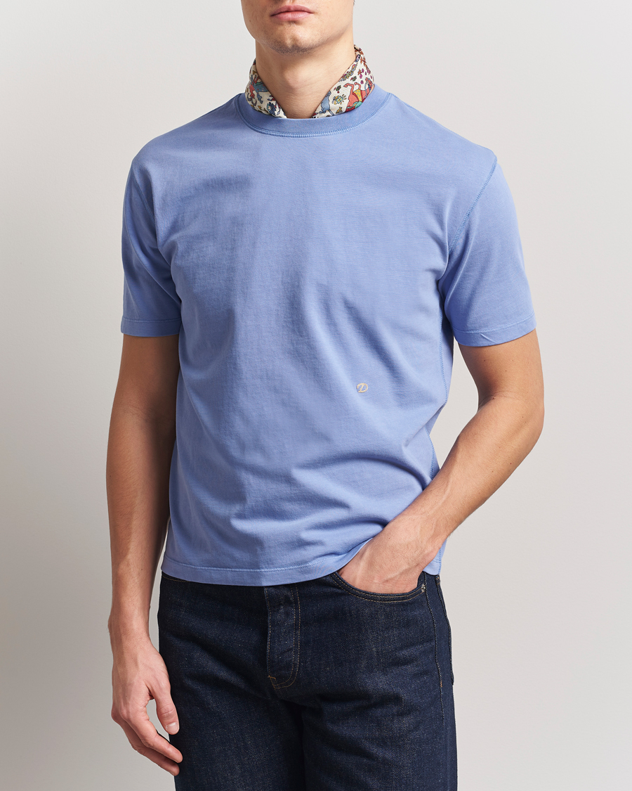 Heren | T-shirts | Drake's | Embroidered Hiking T-Shirt Lavender Blue