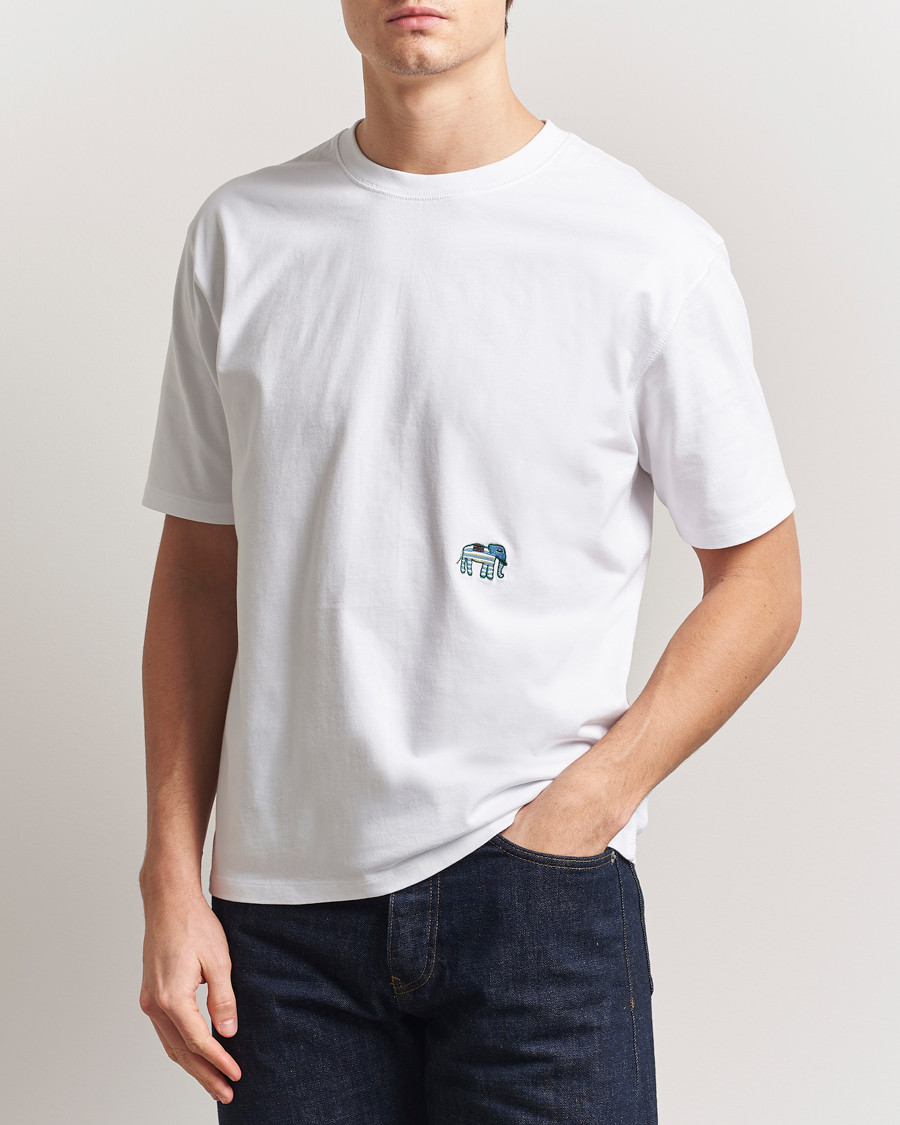 Heren | T-shirts | Drake's | Elephant Graphic Print Hiking T-Shirt Ecru