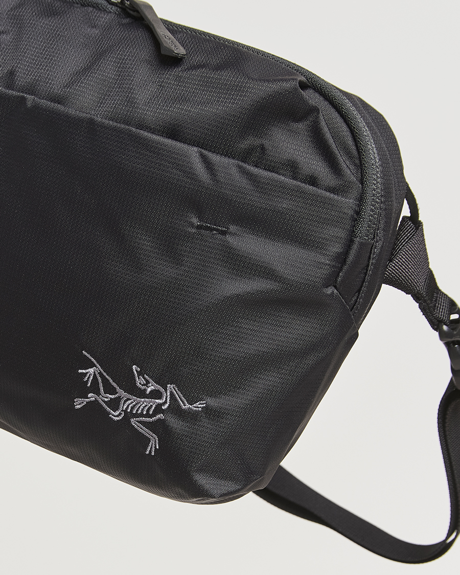 Arc'teryx Heliad Crossbody Bag Black | Man - CareOfCarl.nl