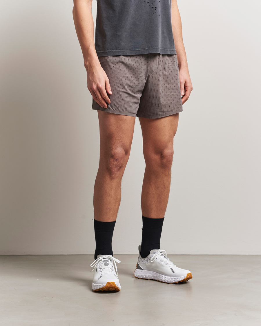 Heren | Korte broek | Satisfy | Space-O 5 Inch Shorts Taupe