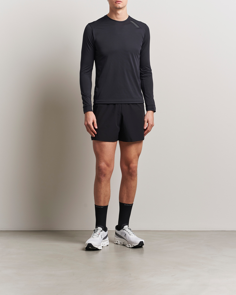 Heren | T-shirts | SOAR Running | Long Sleeve Tech Tee Black