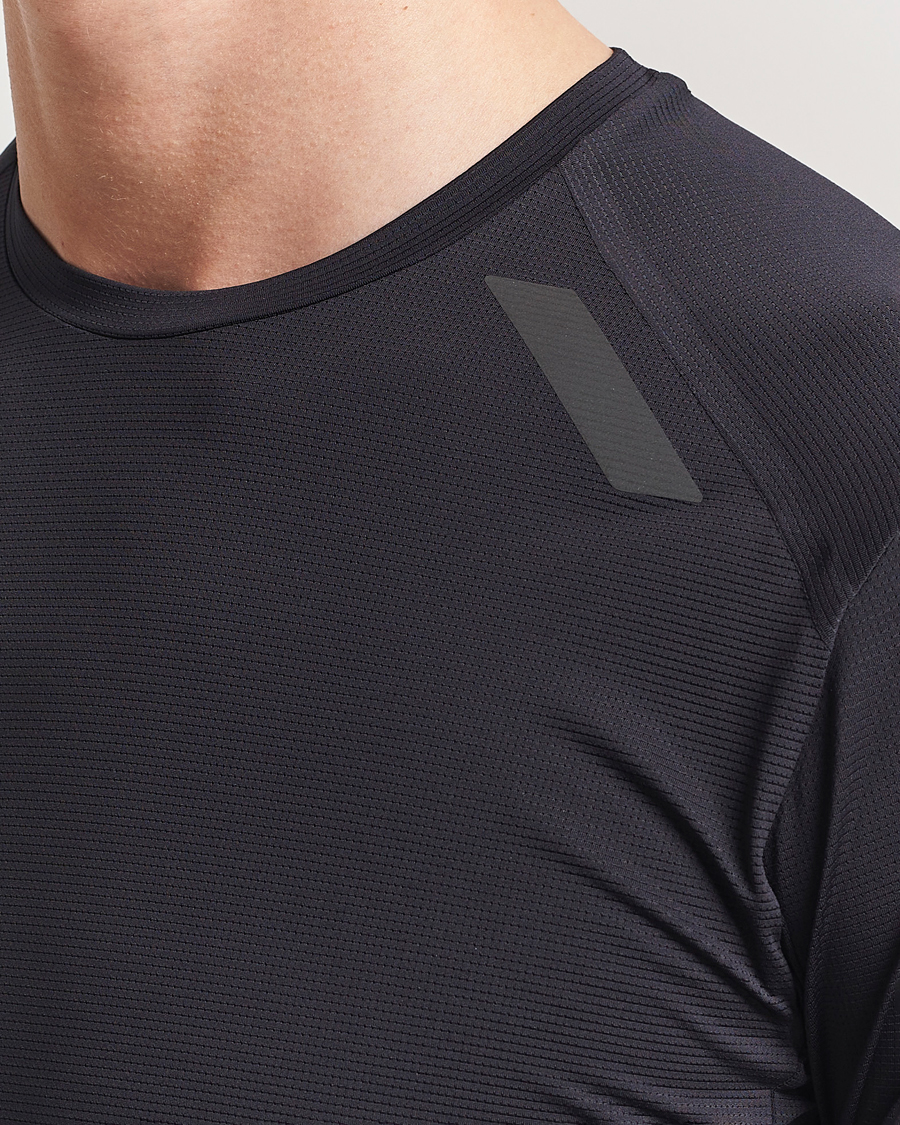 Heren | T-shirts | SOAR Running | Long Sleeve Tech Tee Black
