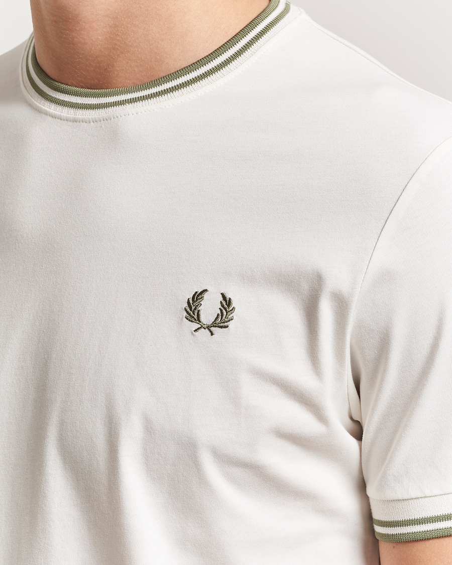 Heren | T-shirts | Fred Perry | Twin Tipped T-Shirt Light Ecru