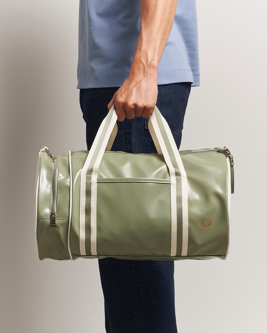 Heren | Tassen | Fred Perry | Classic Barrel Bag Olive Mint/White