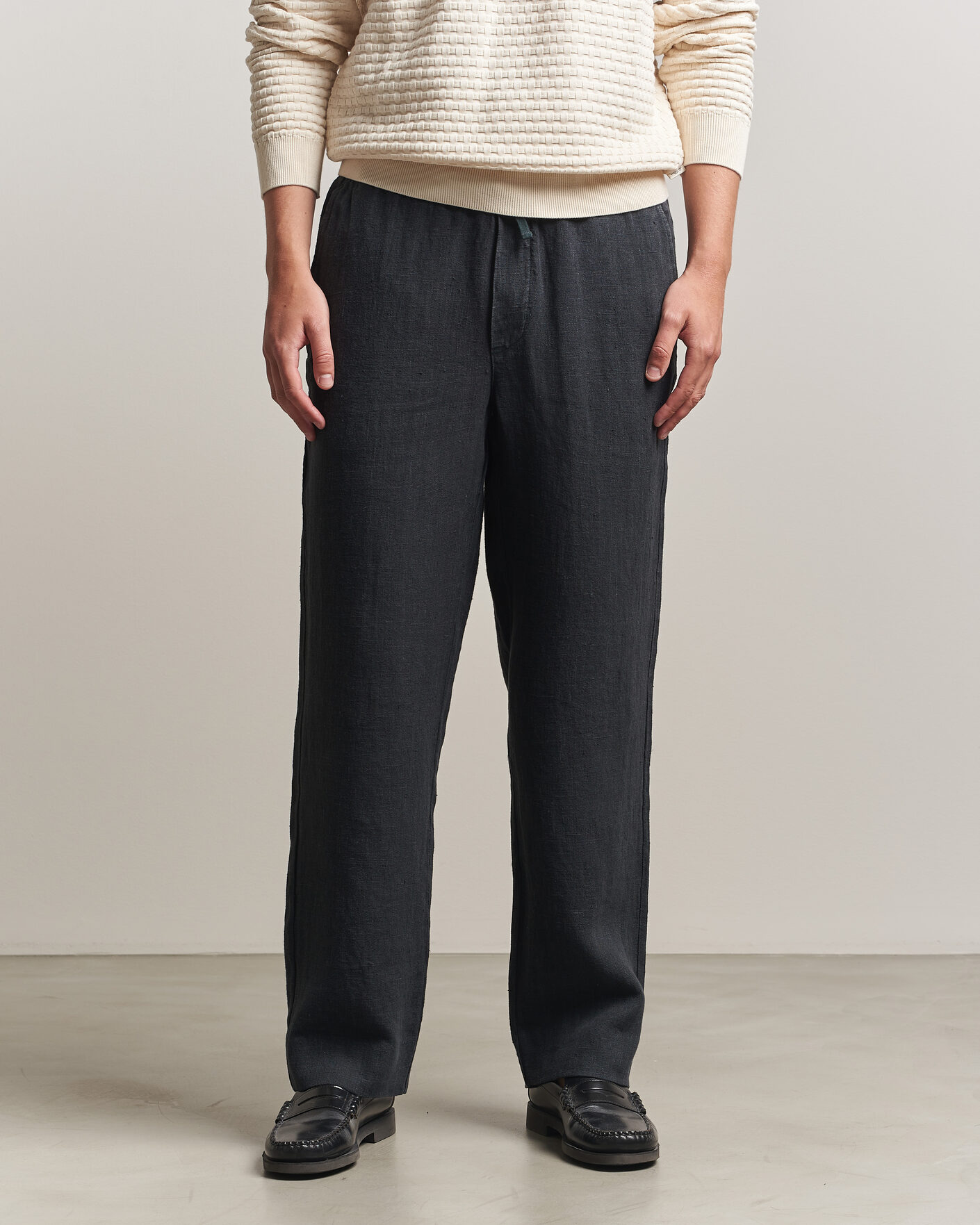 Heren | Broeken | A Day's March | Tamiat Linen Drawstring Trousers Black