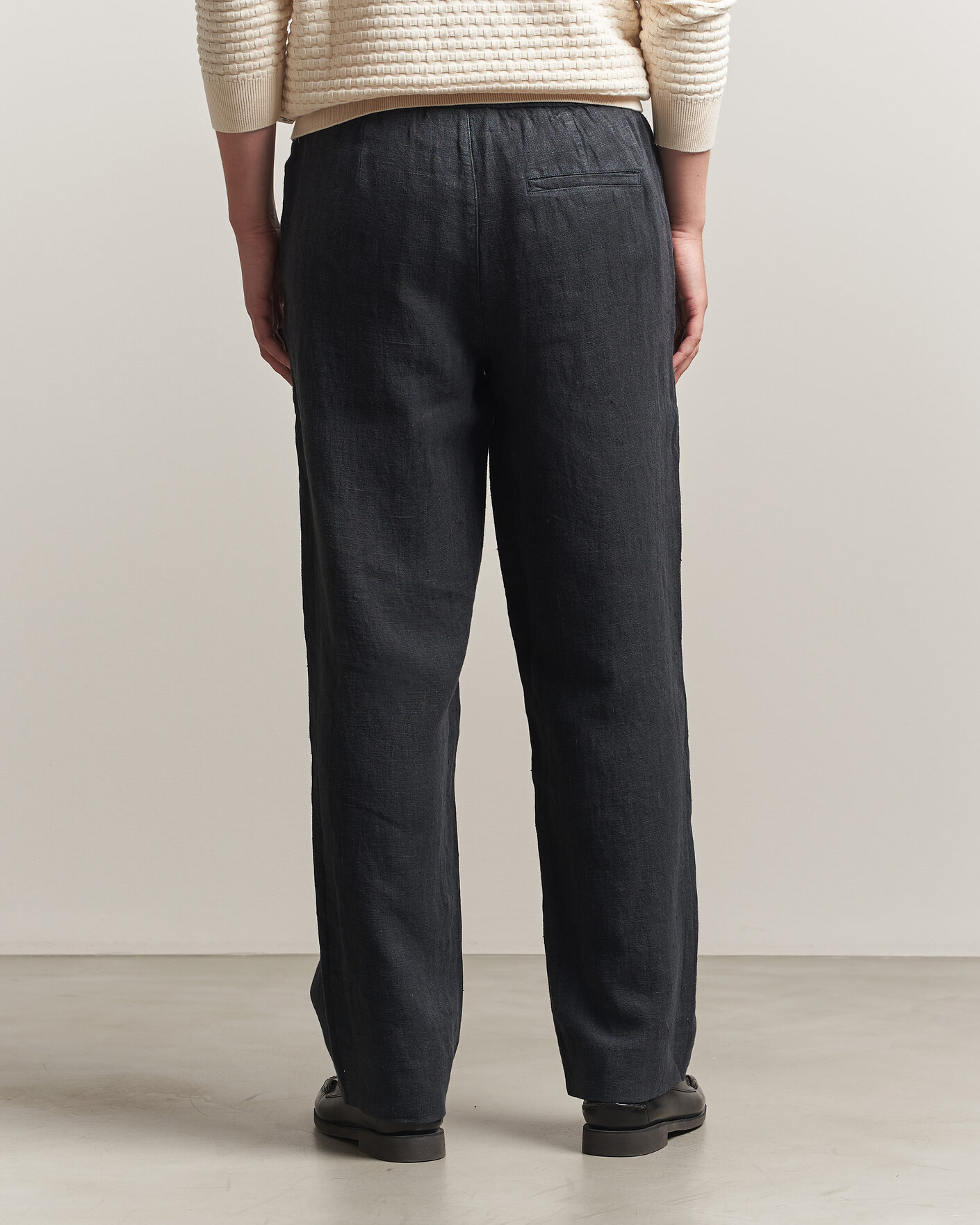 Heren | Broeken | A Day's March | Tamiat Linen Drawstring Trousers Black
