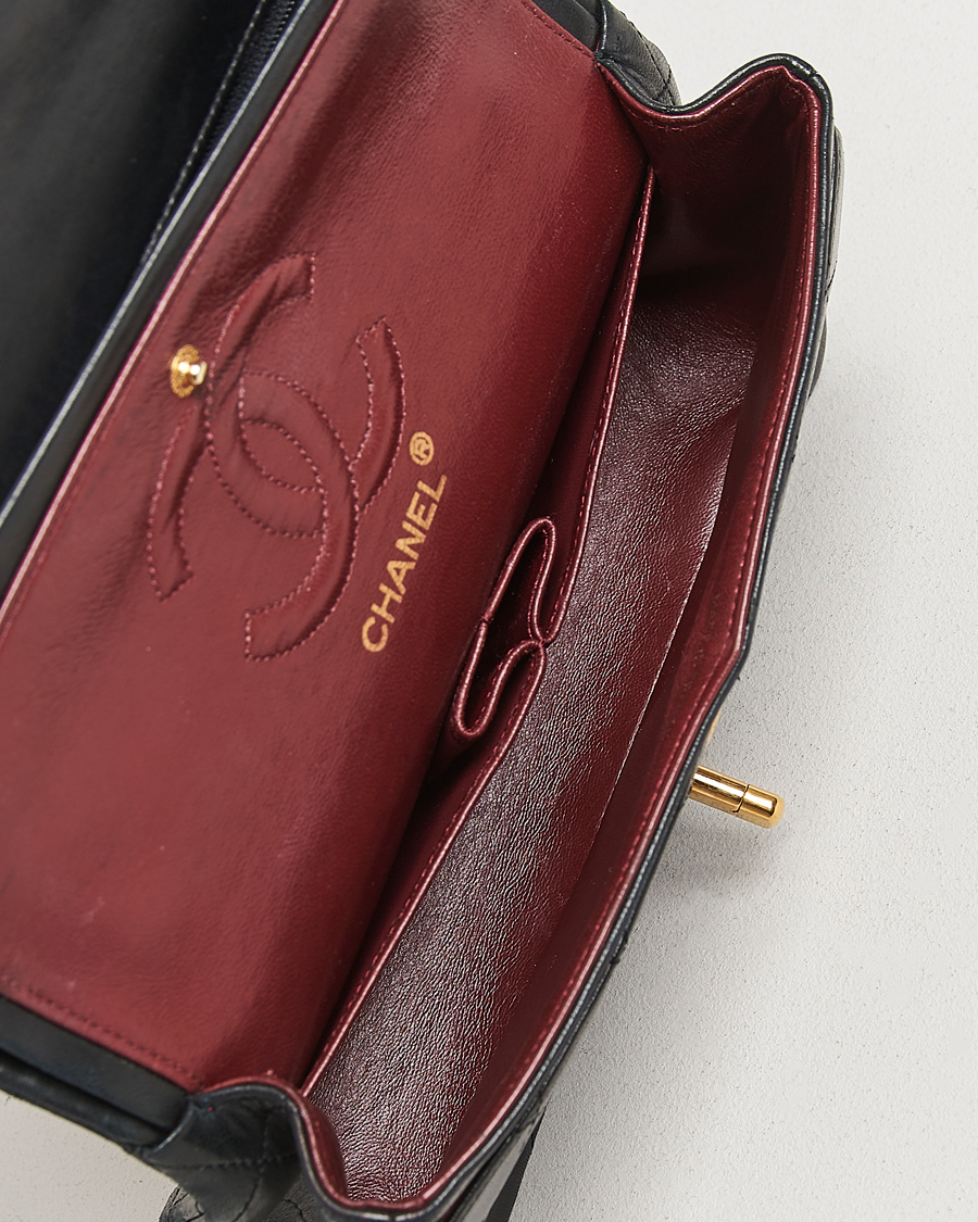 Heren | Gifts for Her | Chanel Pre-Owned | Classic Double Flap Small Lambskin Black