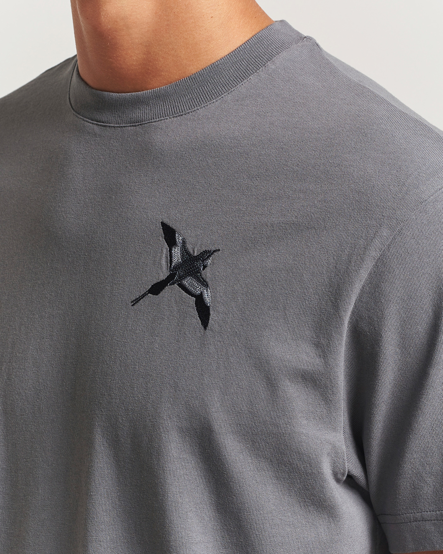 Heren | T-shirts | Axel Arigato | Micro Bee Bird T-Shirt Steel Grey