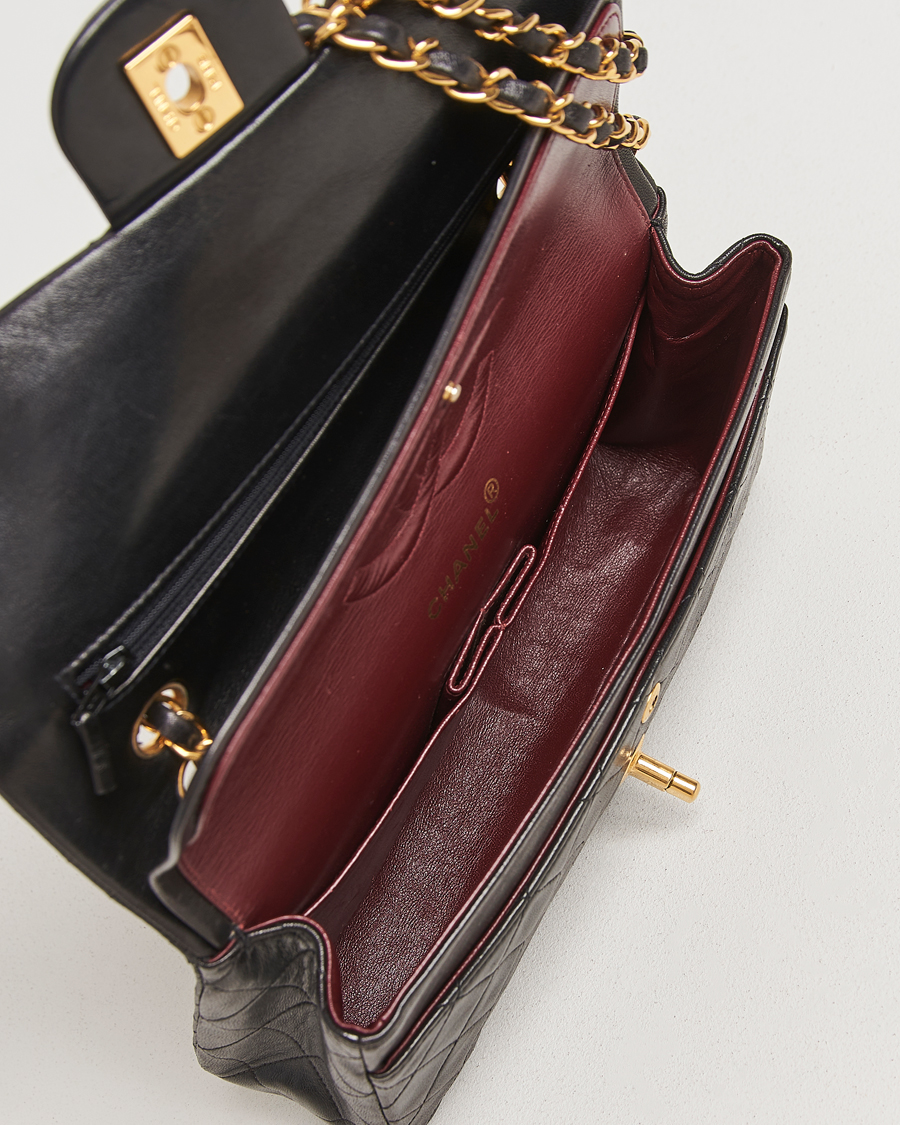 Heren | Gifts for Her | Chanel Pre-Owned | Classic Double Flap Medium Lambskin Black