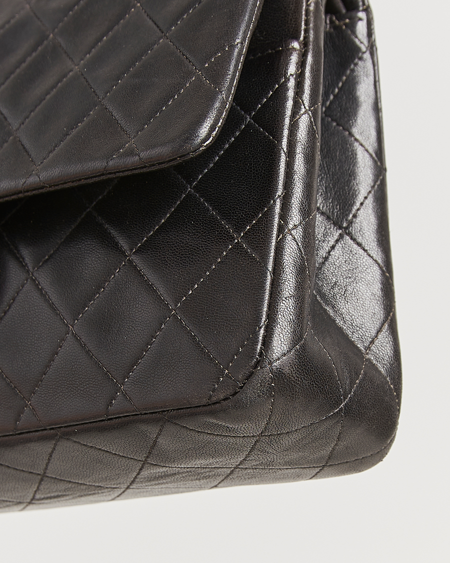 Heren | Gifts for Her | Chanel Pre-Owned | Classic Double Flap Medium Lambskin Black