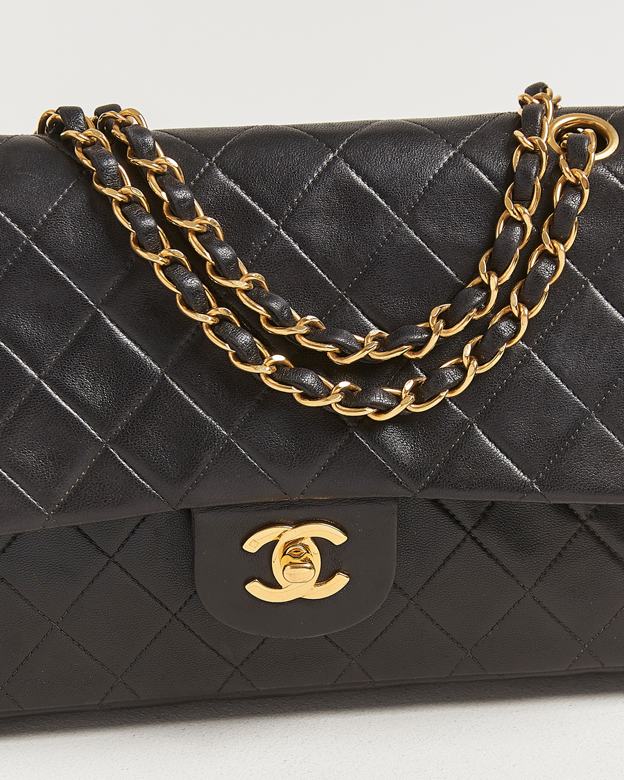 Heren | Gifts for Her | Chanel Pre-Owned | Classic Double Flap Medium Lambskin Black