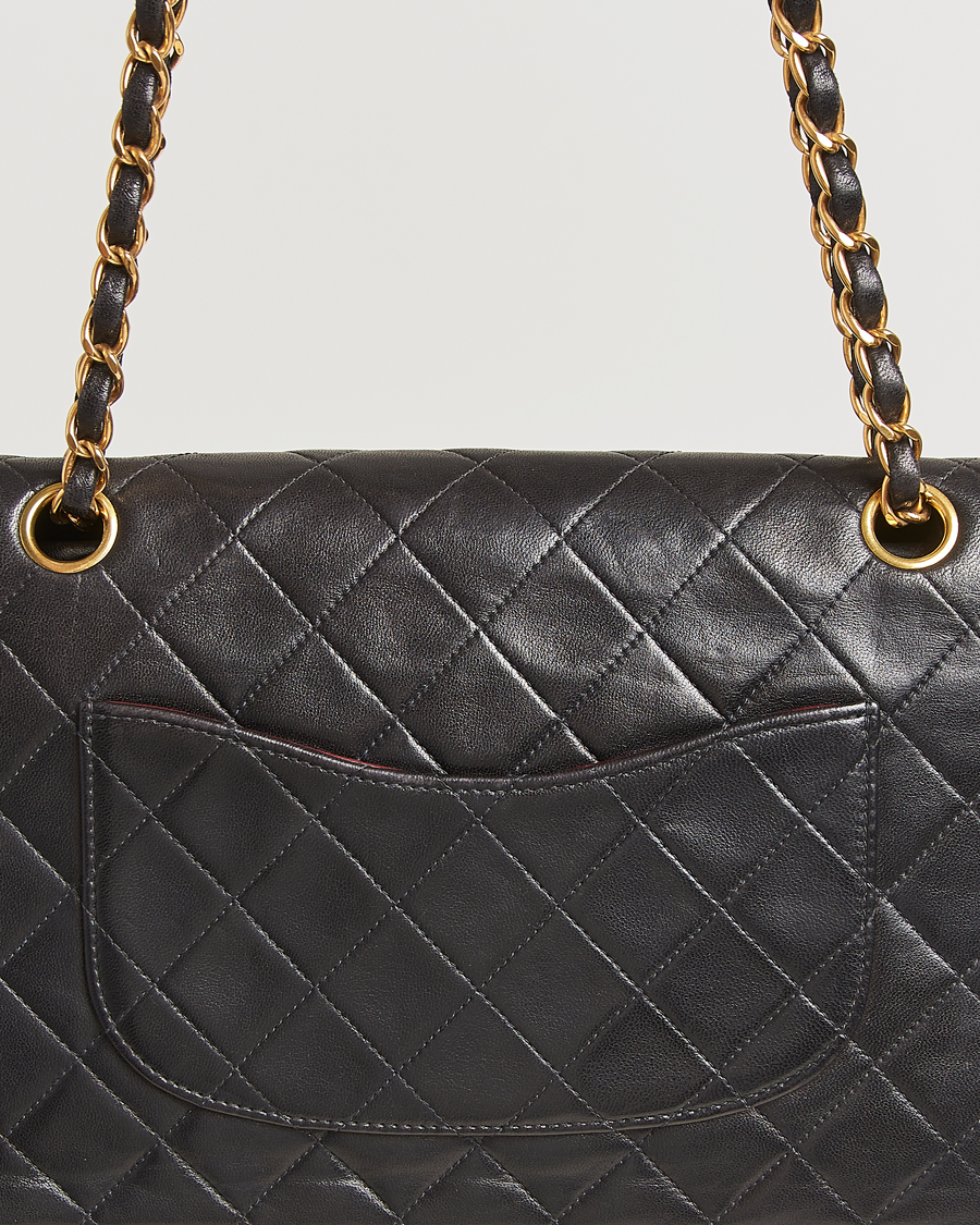 Heren | Gifts for Her | Chanel Pre-Owned | Classic Double Flap Medium Lambskin Black
