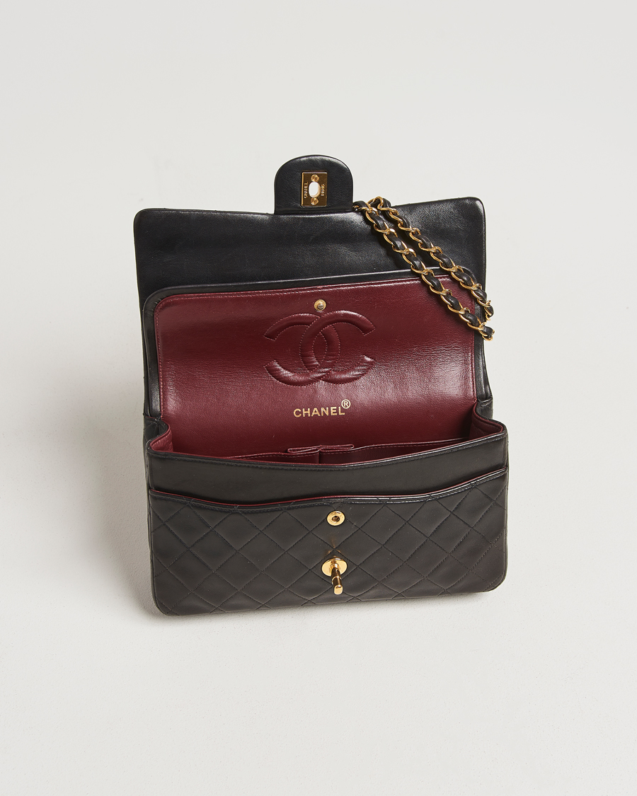 Heren | Gifts for Her | Chanel Pre-Owned | Classic Double Flap Medium Lambskin Black