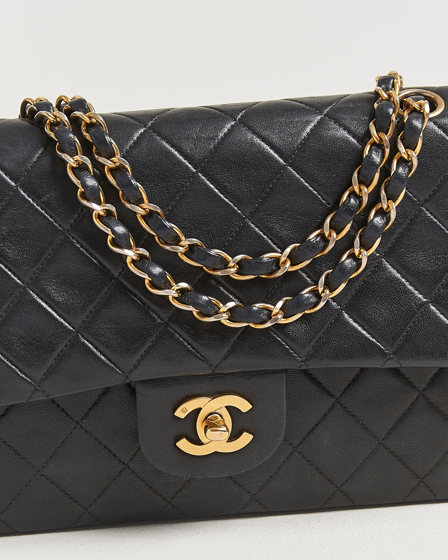 Heren | Gifts for Her | Chanel Pre-Owned | Classic Double Flap Medium Lambskin Black