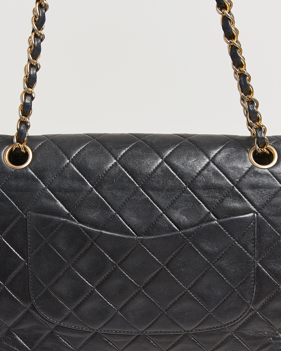 Heren | Gifts for Her | Chanel Pre-Owned | Classic Double Flap Medium Lambskin Black
