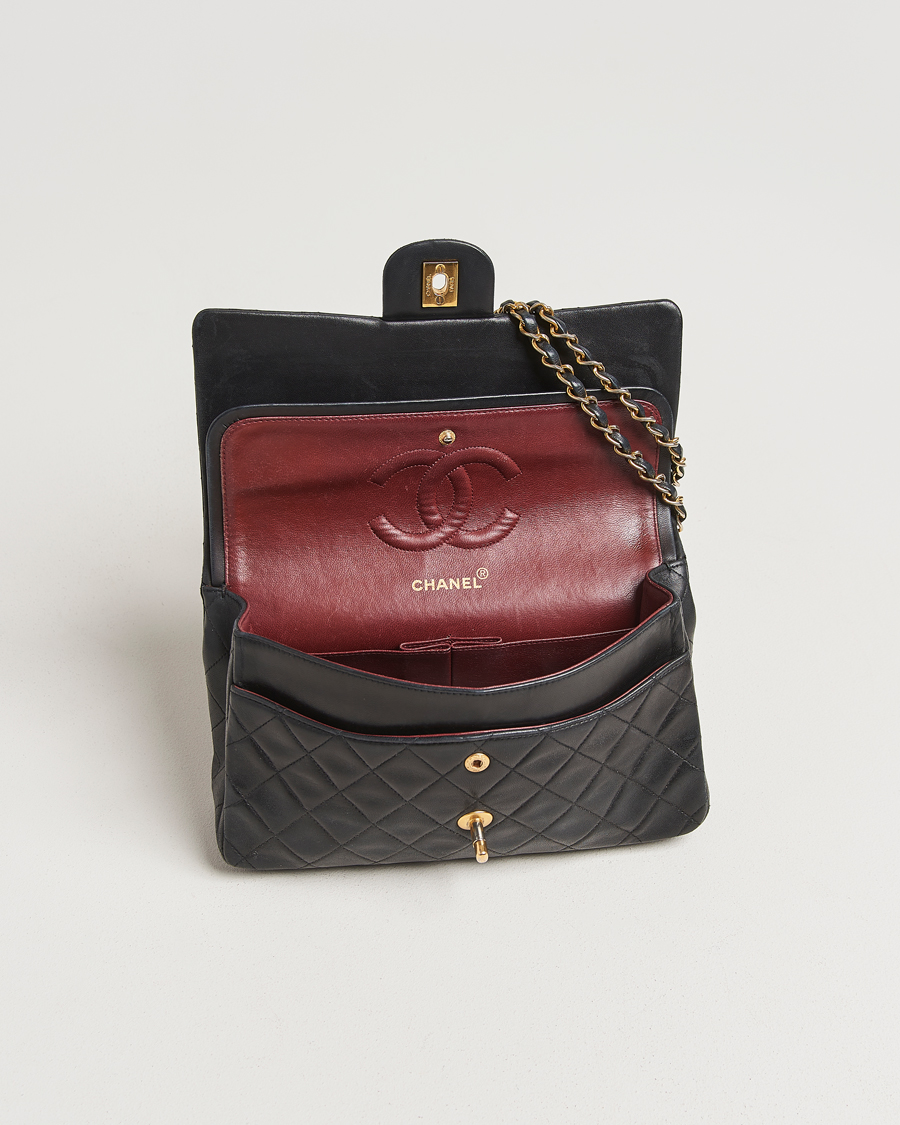 Heren | Gifts for Her | Chanel Pre-Owned | Classic Double Flap Medium Lambskin Black