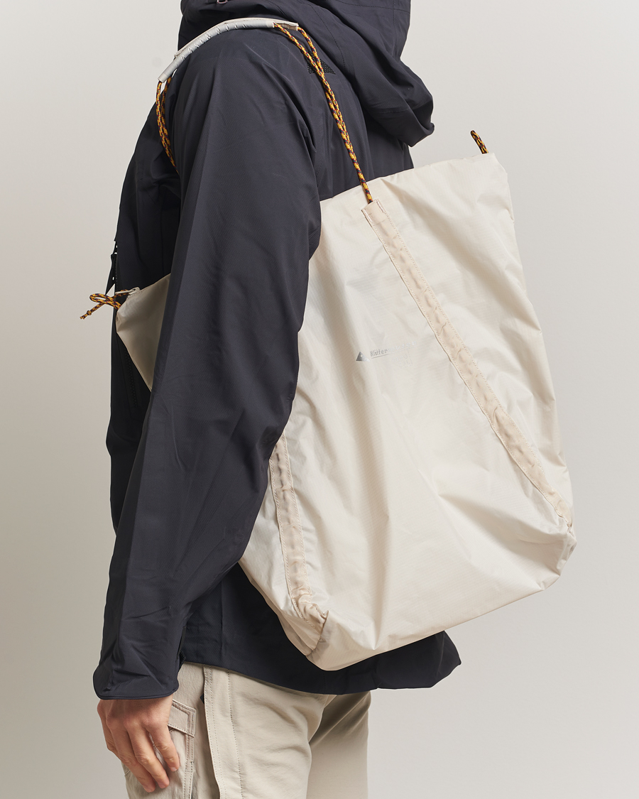 Heren | Tassen | Klättermusen | Gebo 23L Lightweight Totebag Putty Grey