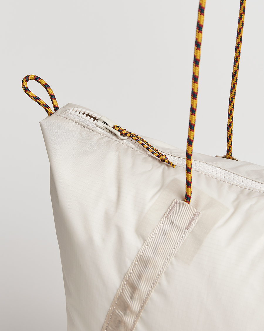 Heren | Tassen | Klättermusen | Gebo 23L Lightweight Totebag Putty Grey