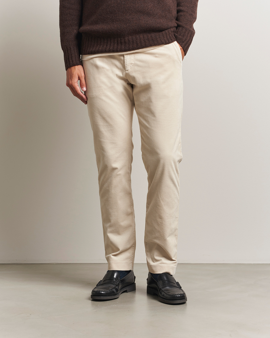 Heren | Broeken | NN07 | Theo Regular Fit Corduroy Chinos Ivory