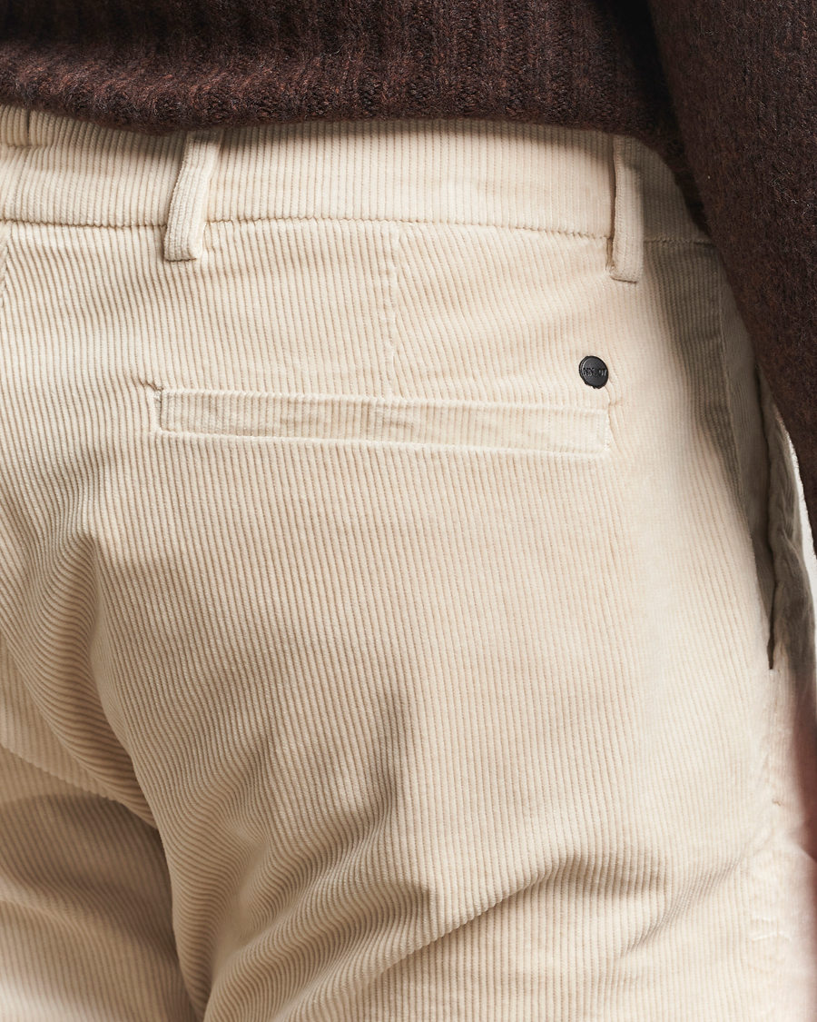 Heren | Broeken | NN07 | Theo Regular Fit Corduroy Chinos Ivory