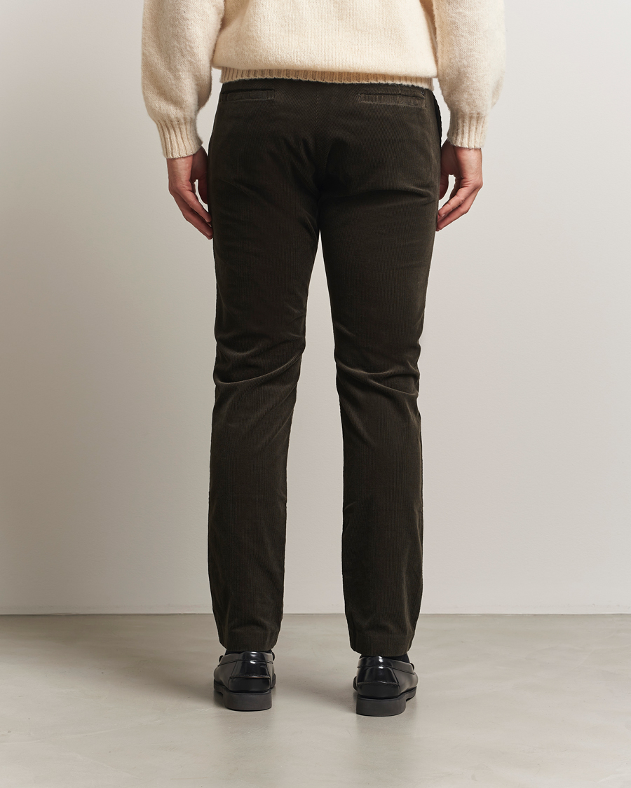 Heren | Broeken | NN07 | Theo Regular Fit Corduroy Chinos Dark Army