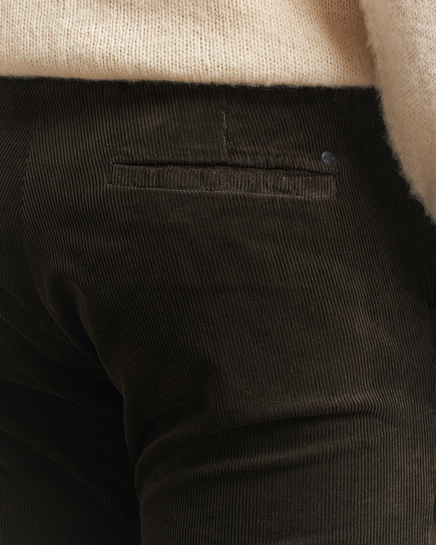 Heren | Broeken | NN07 | Theo Regular Fit Corduroy Chinos Dark Army