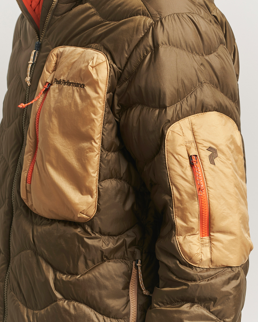 Heren | Jassen | Peak Performance | Helium Utility Down Hooded Jacket Meadow Moss/Sierra Sand