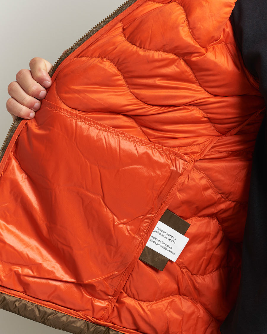 Heren | Jassen | Peak Performance | Helium Utility Down Hooded Jacket Meadow Moss/Sierra Sand